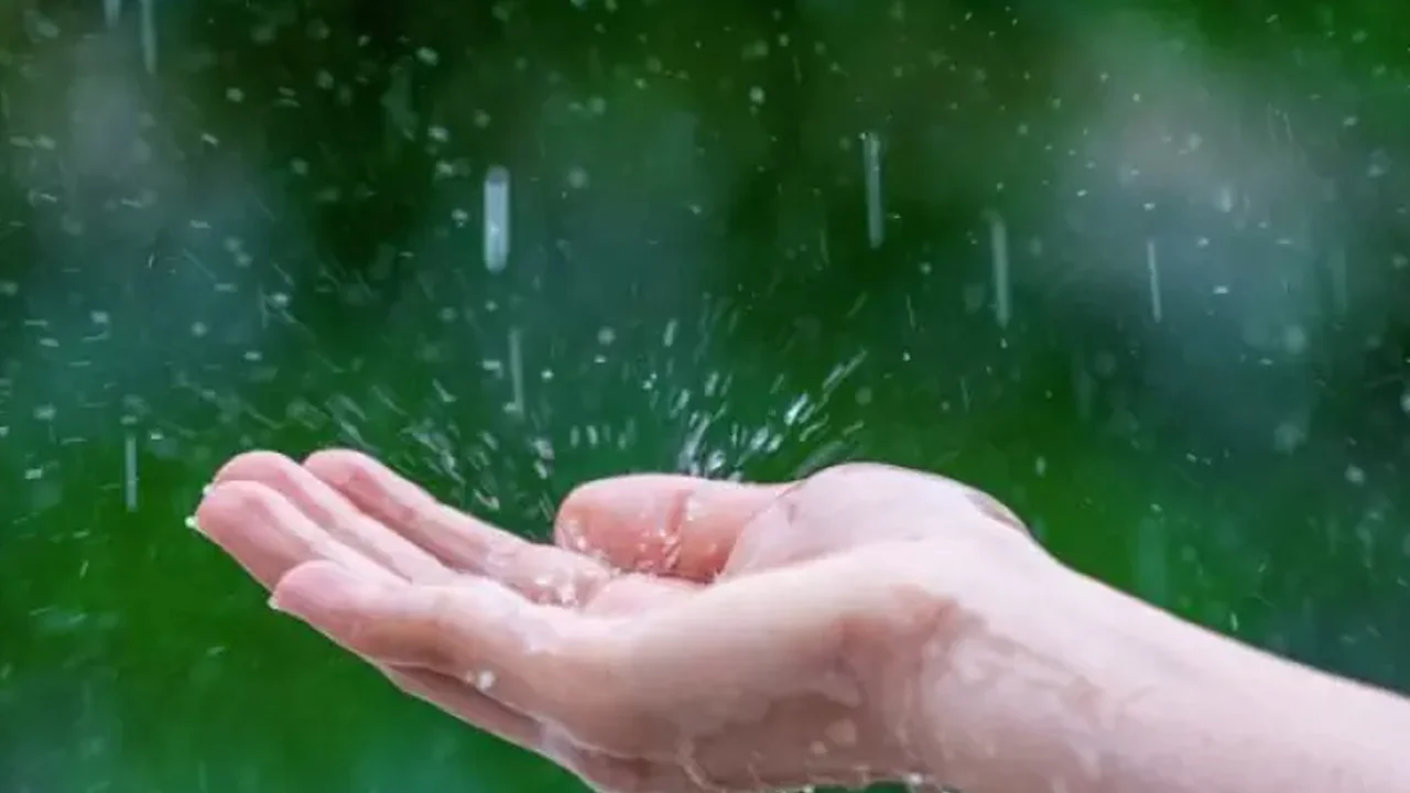 Manisa Güne Fırtınayla Başladı: Yoğun Yağışa Karşı Dikkatli Olun