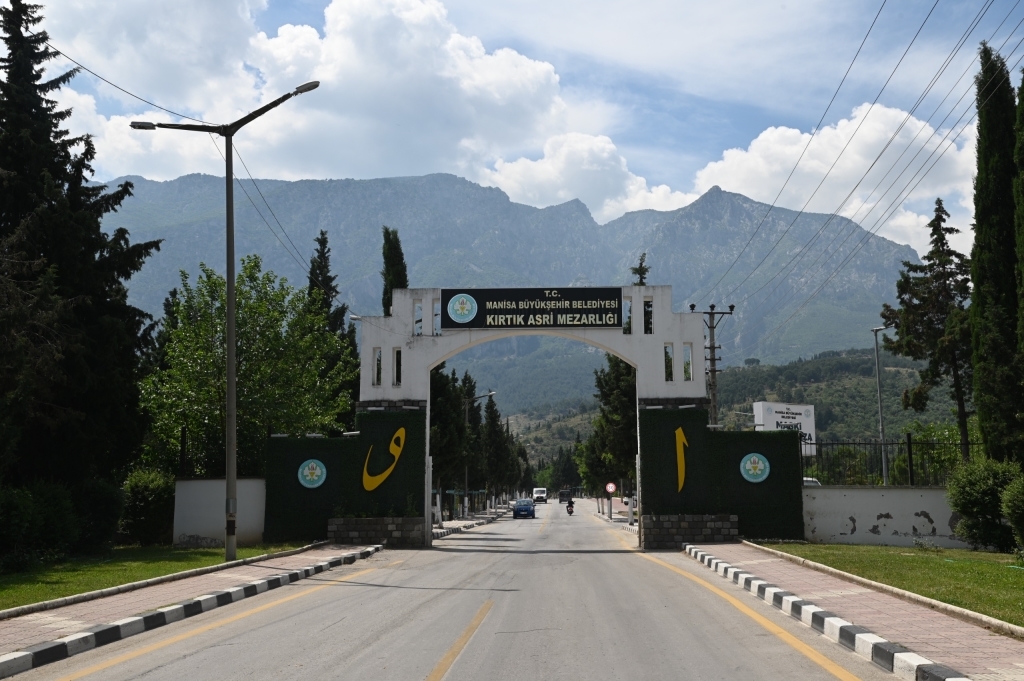 Manisa'da 2025 yılında mezarlıklara kapsamlı yenileme