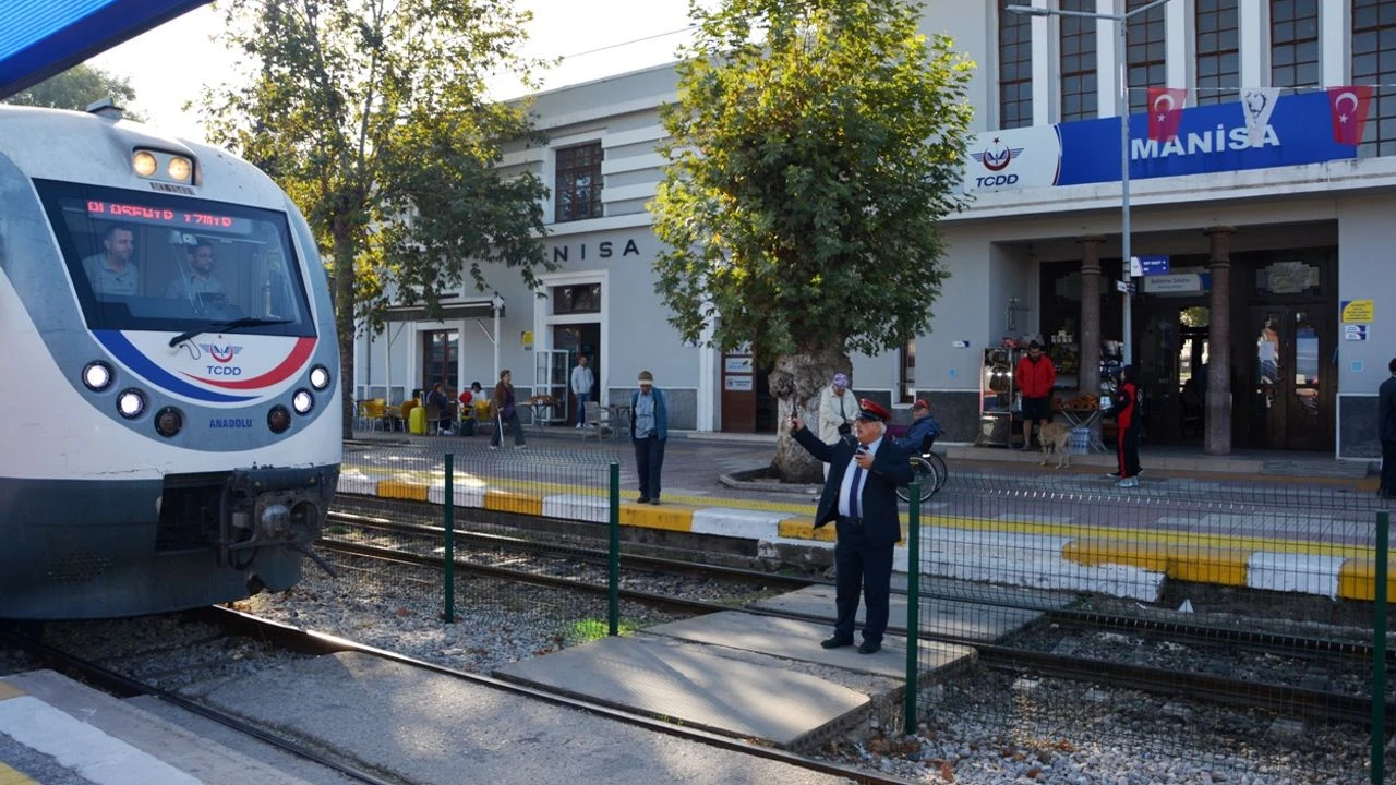 Bakan Uraloğlu'ndan Manisa açıklaması: "Manisa'ya 2025'te neler yaptık?"