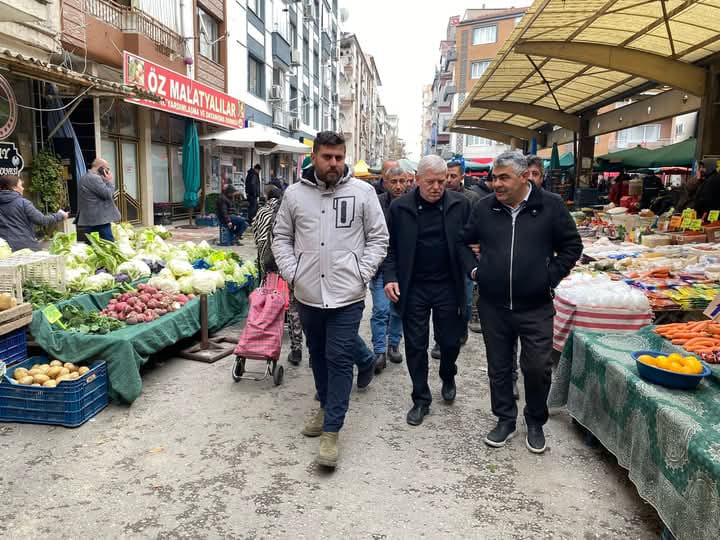 Soğuk havaya rağmen çalışıyorlar... Halim Şener’den Karaköy Pazarı’nda Esnaf Ziyareti