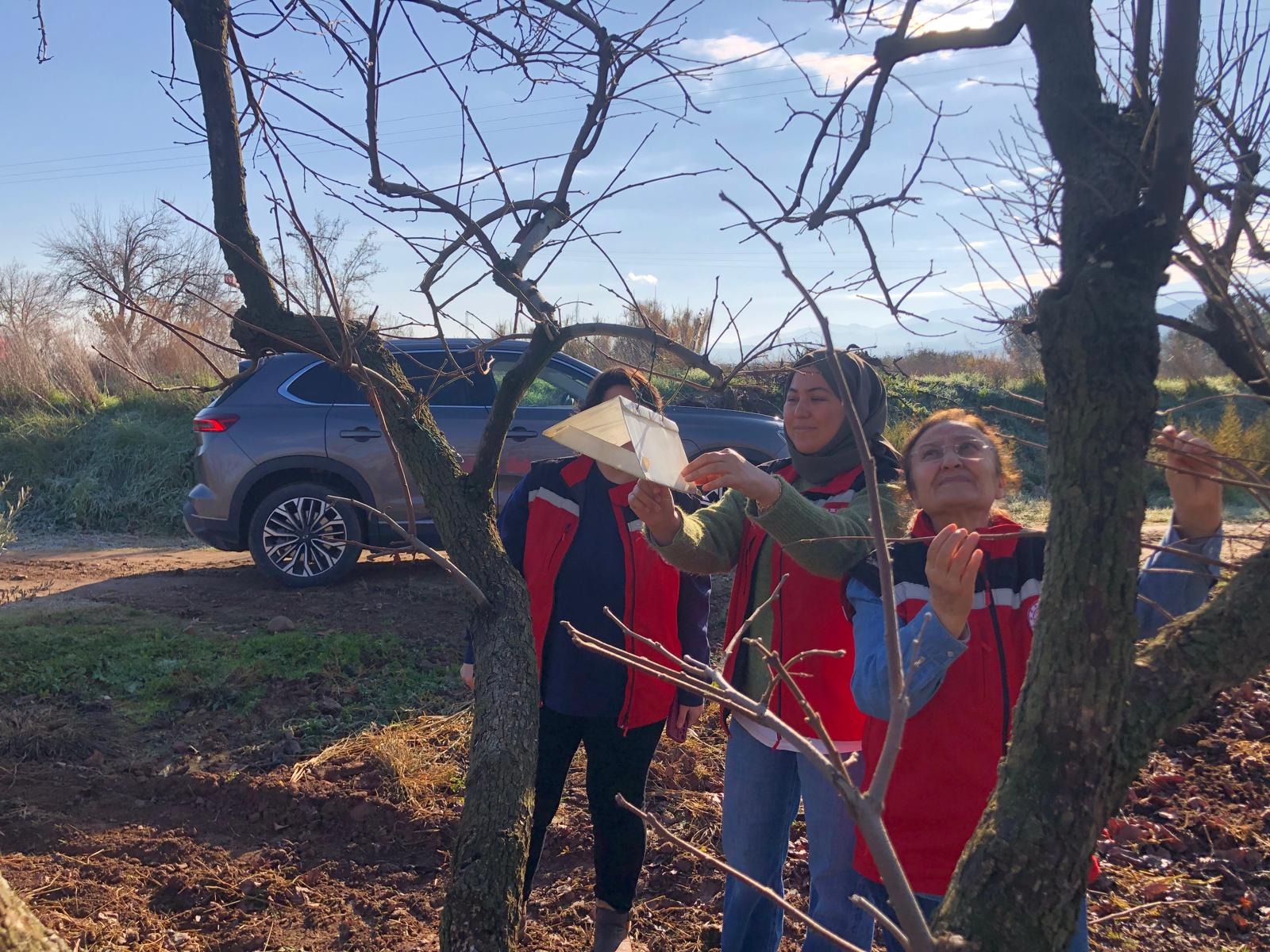 Manisa'da ekiplerden soğuk havada saha incelemesi