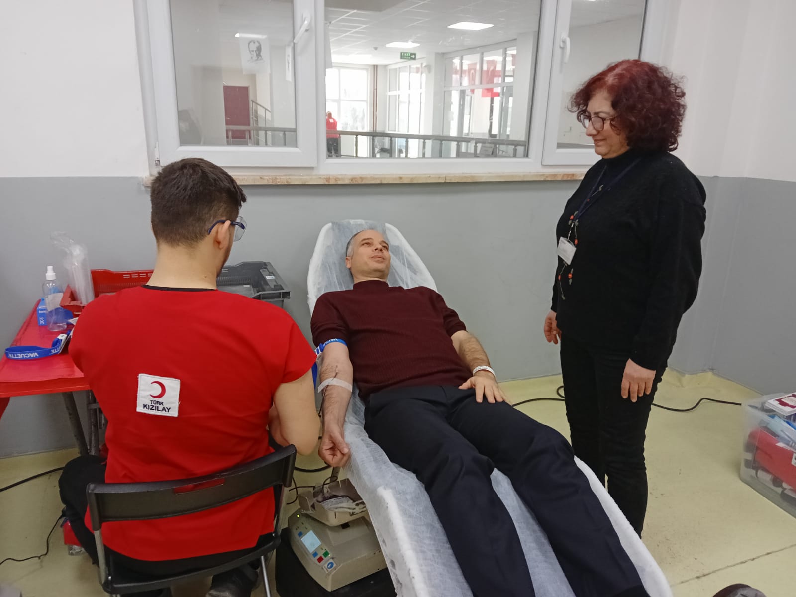 Manisa’da İlkokulda Kan Bağışına Yoğun İlgi