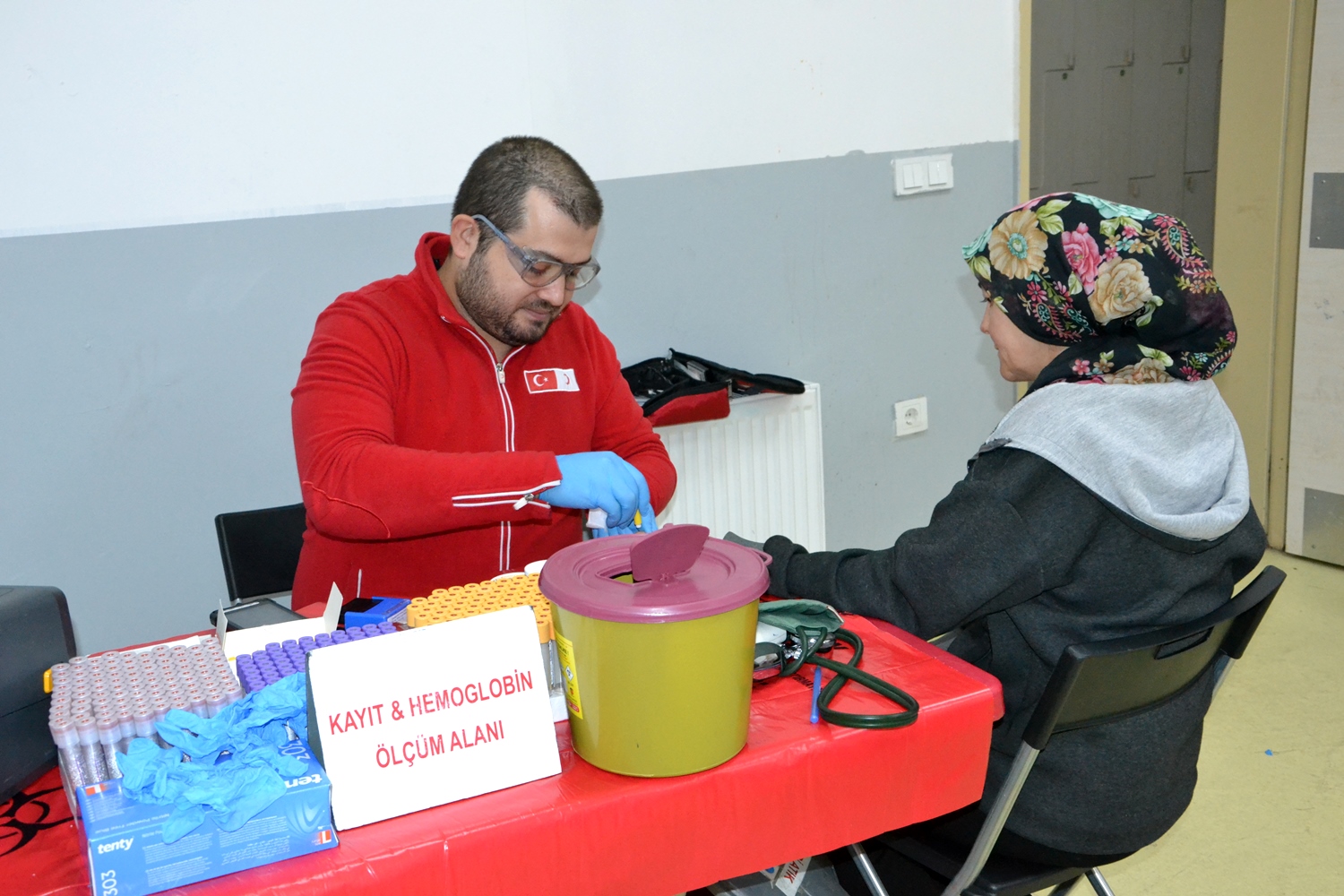 Manisa’da İlkokulda Kan Bağışına Yoğun İlgi