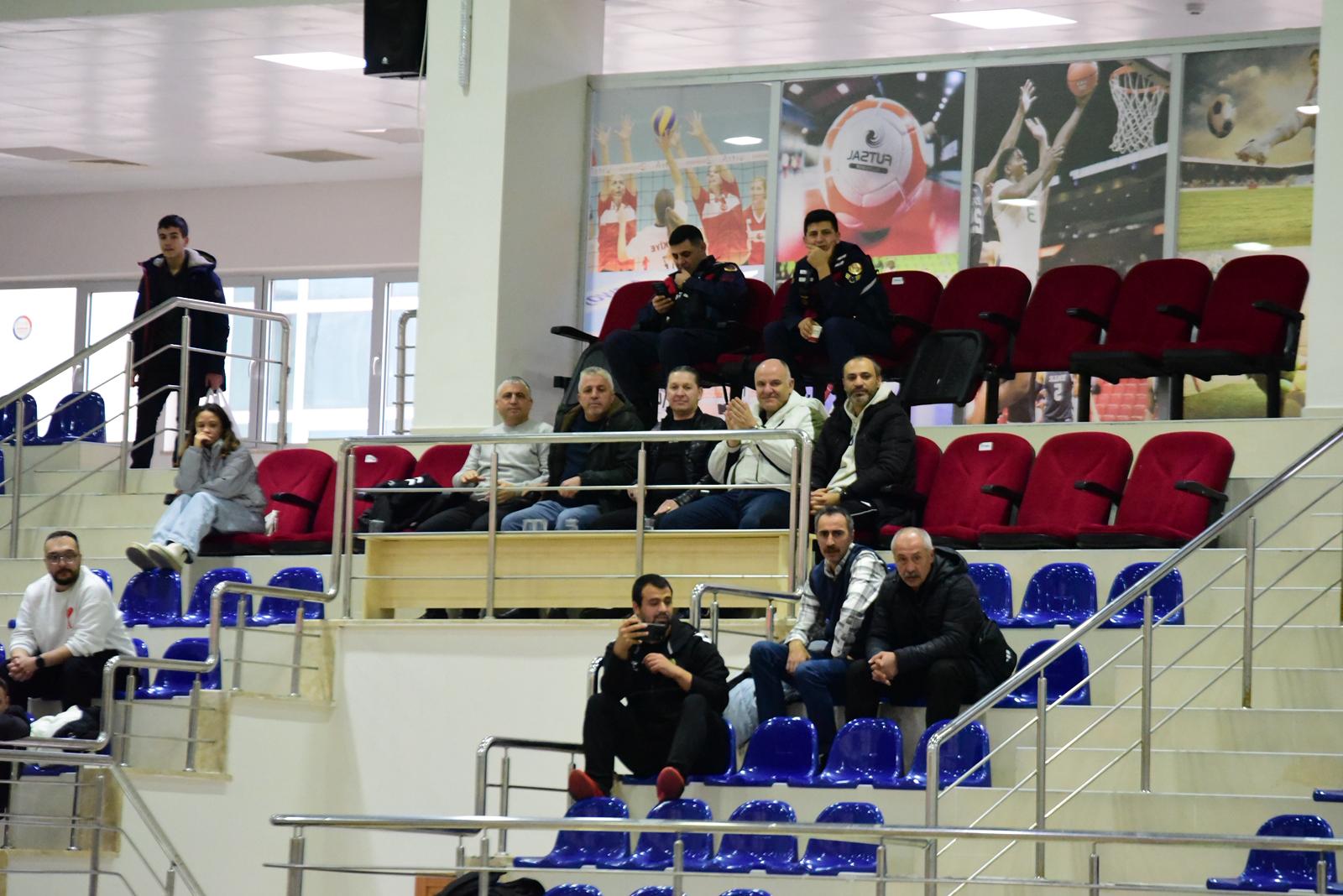 Manisa BBSK Kadın Hentbol Takımı Evinde Şov Yaptı