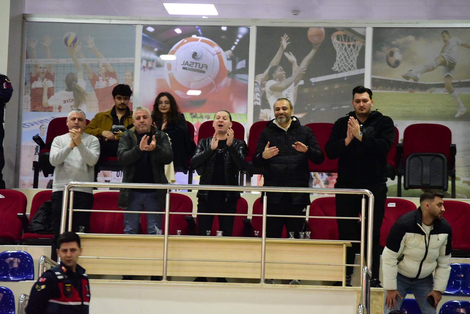 Manisa BBSK Kadın Hentbol Takımı Evinde Şov Yaptı