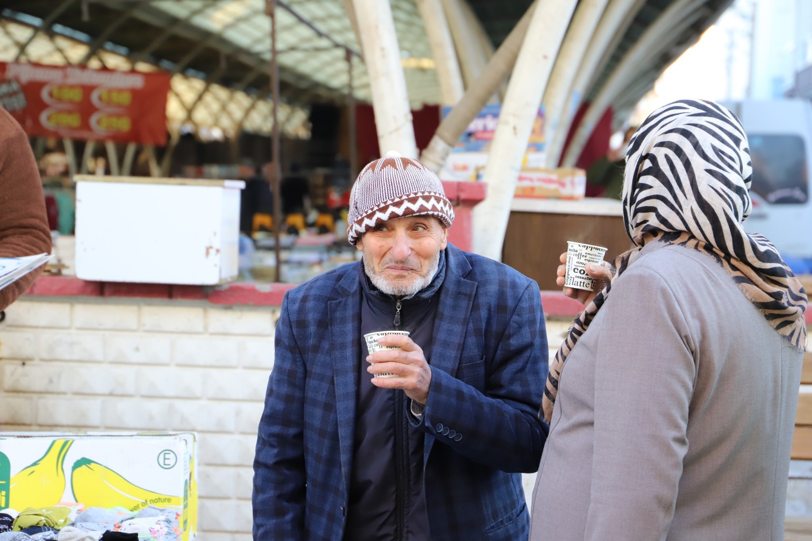 Manisa'da Soğuk Havaya Karşı Sıcak Dokunuş: Pazar Esnafına Çorba İkramı