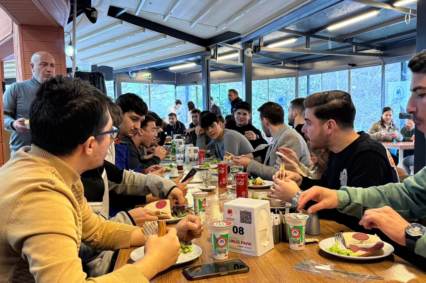 Manisa'da Gençlerin Yeni Buluşma Noktası: Gençlik Kafe Yoğun İlgi Görüyor