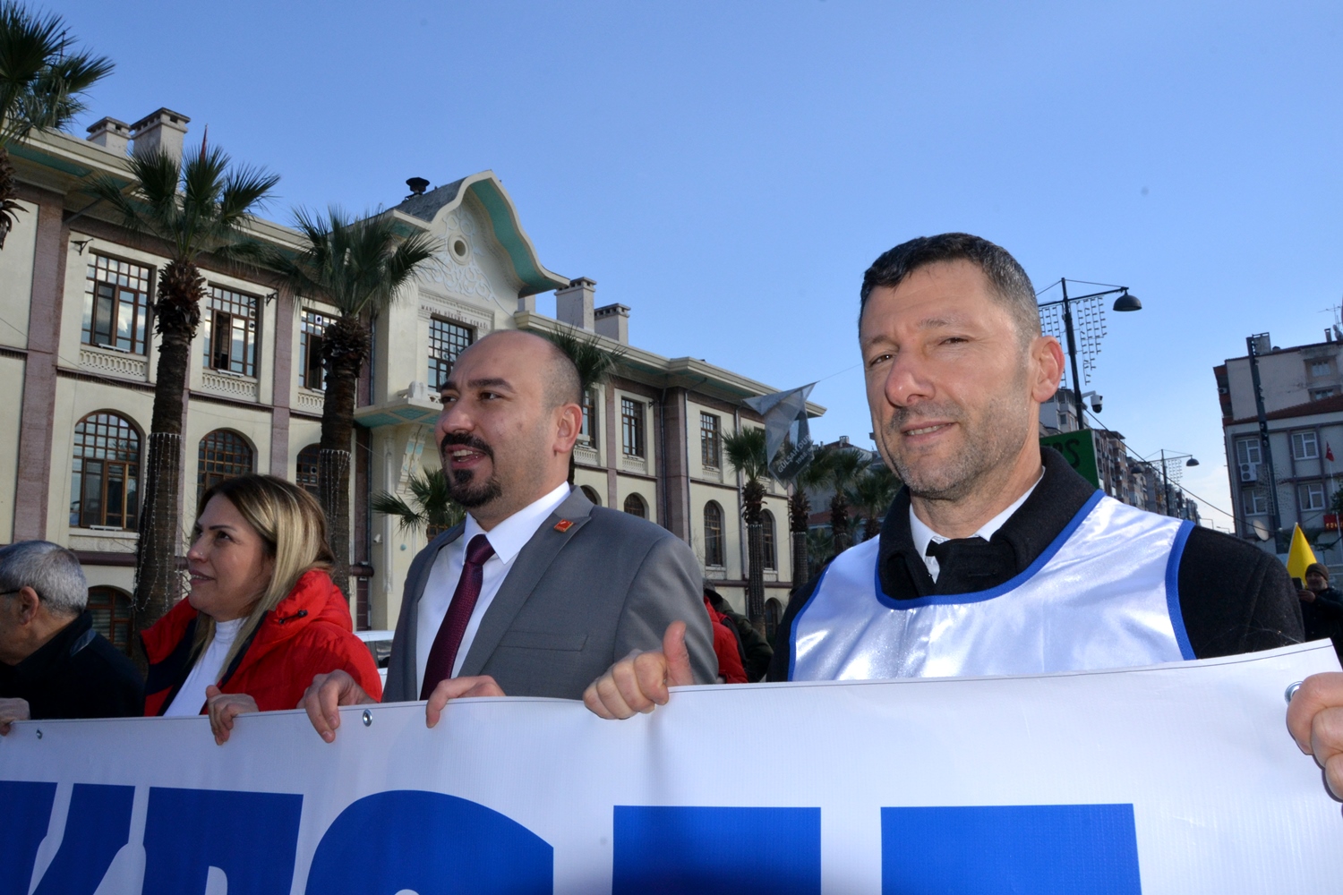 Manisa’da Kamu Emekçileri İş Bıraktı: “Geçinemiyoruz, İnsanca Yaşam İstiyoruz”