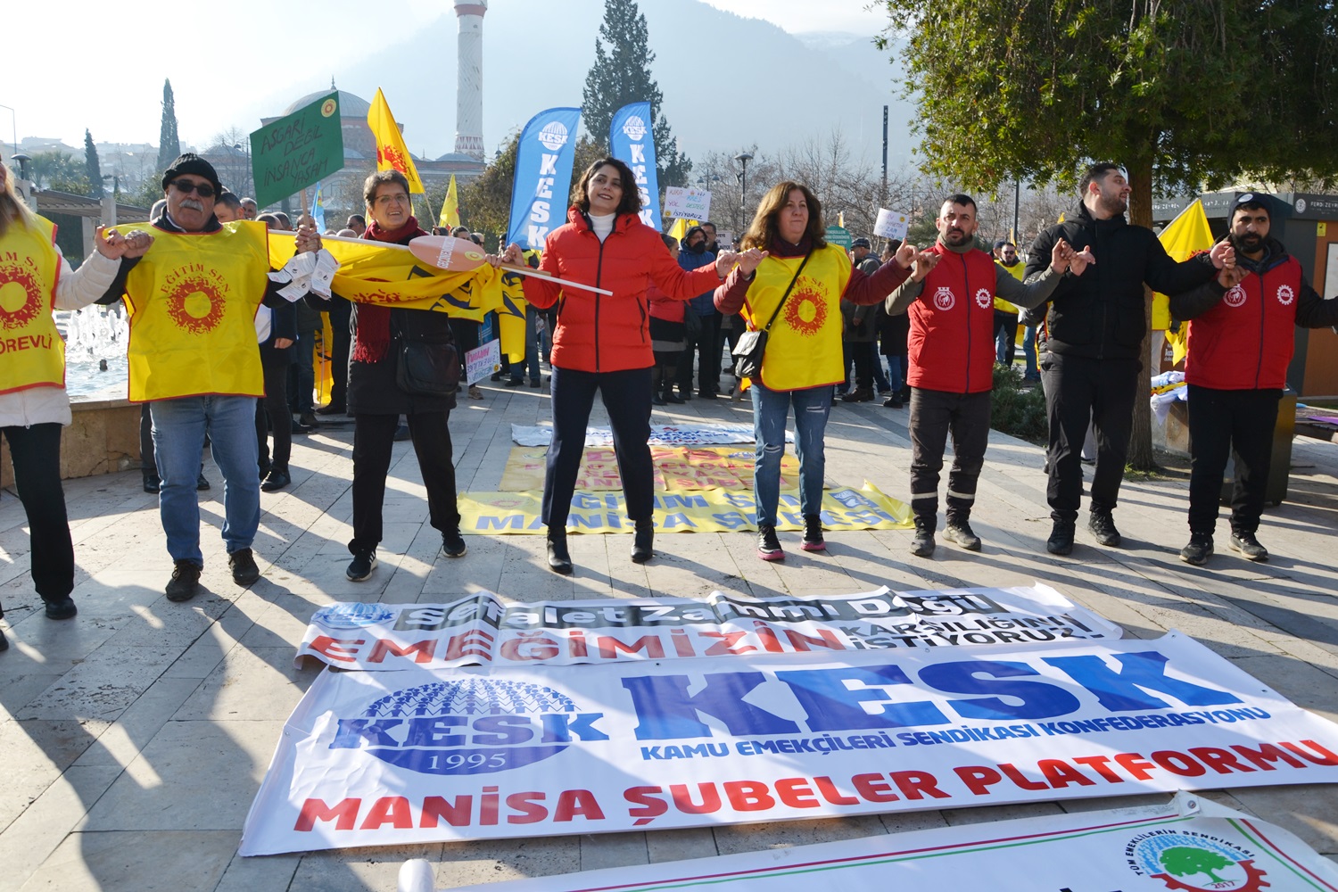 Manisa’da Kamu Emekçileri İş Bıraktı: “Geçinemiyoruz, İnsanca Yaşam İstiyoruz”