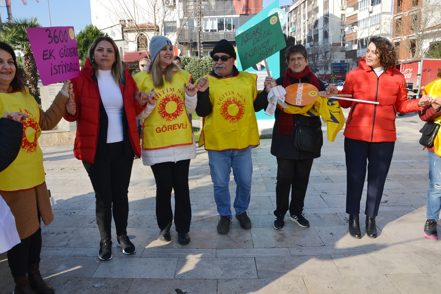 Manisa’da Kamu Emekçileri İş Bıraktı: “Geçinemiyoruz, İnsanca Yaşam İstiyoruz”