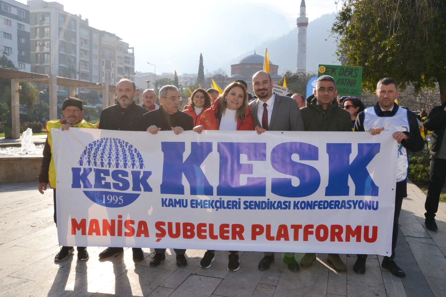 Manisa’da Kamu Emekçileri İş Bıraktı: “Geçinemiyoruz, İnsanca Yaşam İstiyoruz”