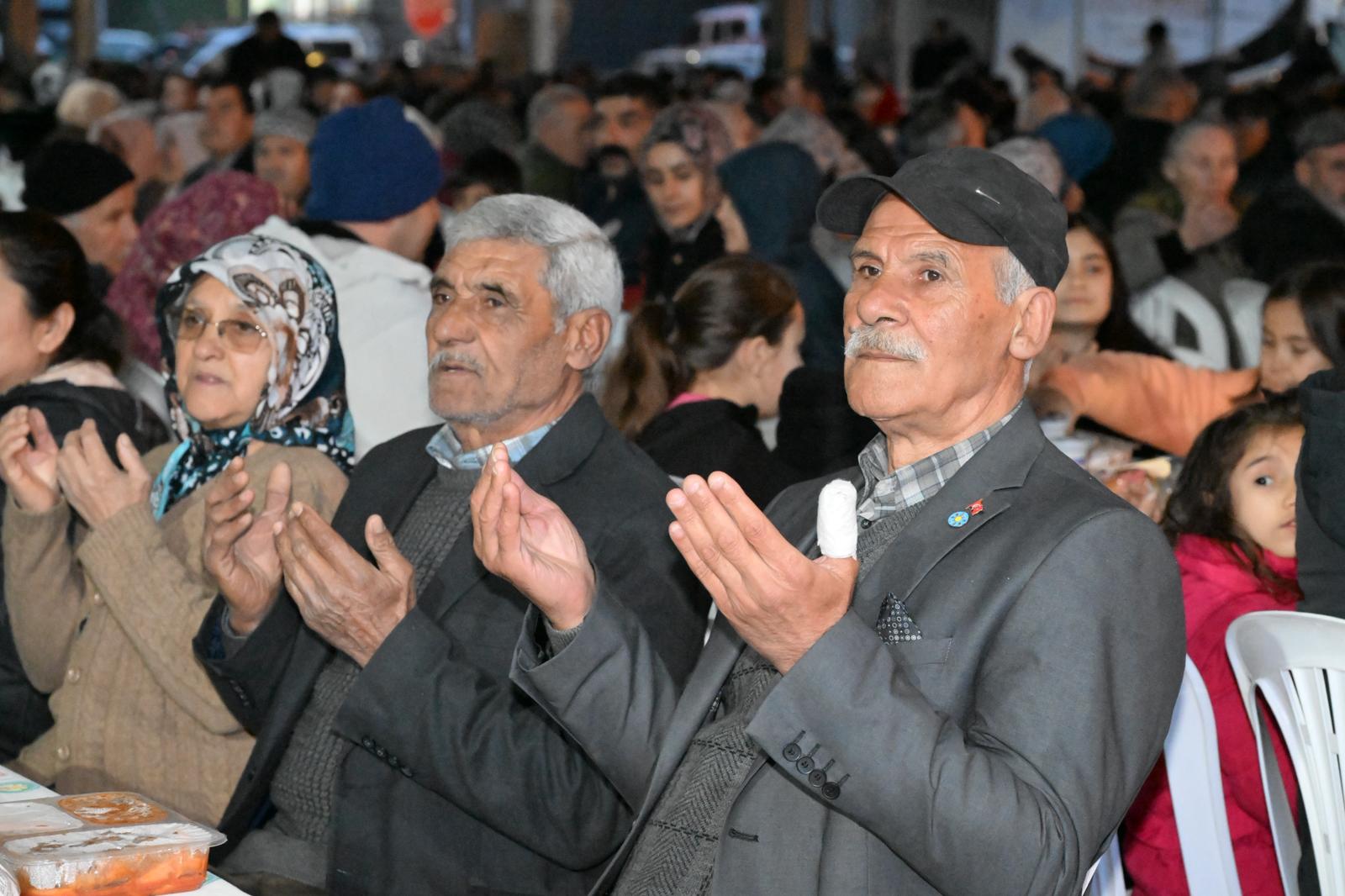 Gölmarmaralılar Büyükşehir’in İftar Sofrasında Buluştu (4)