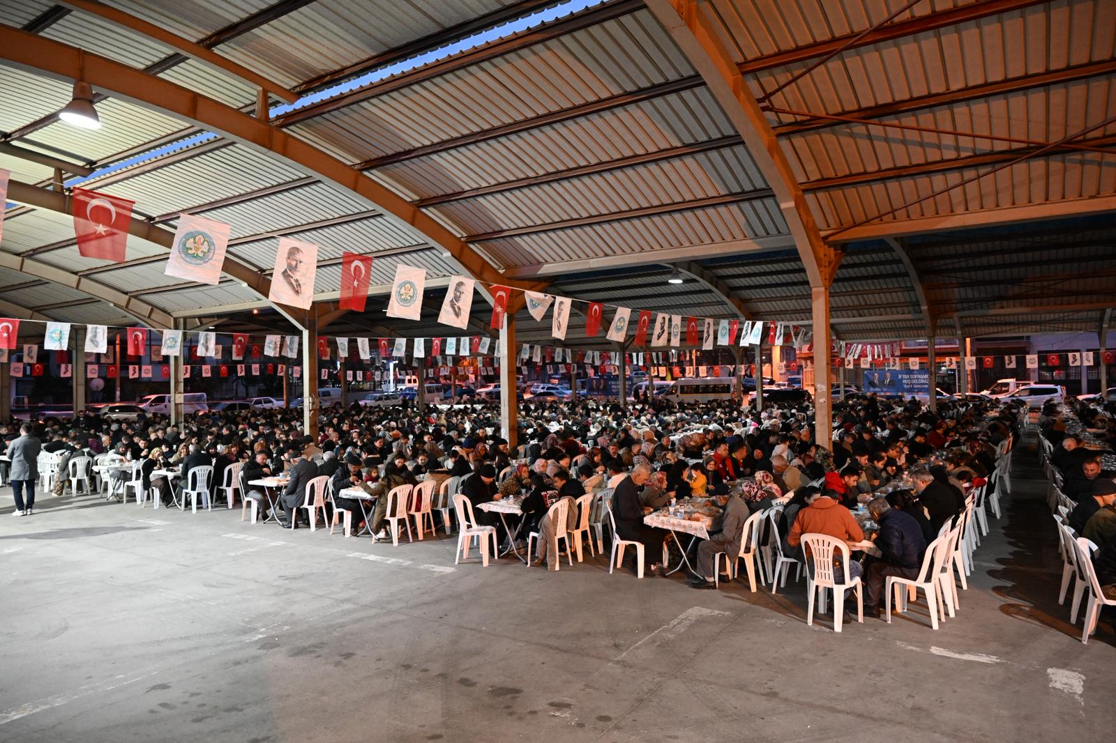 Gölmarmaralılar Büyükşehir’in İftar Sofrasında Buluştu (8)