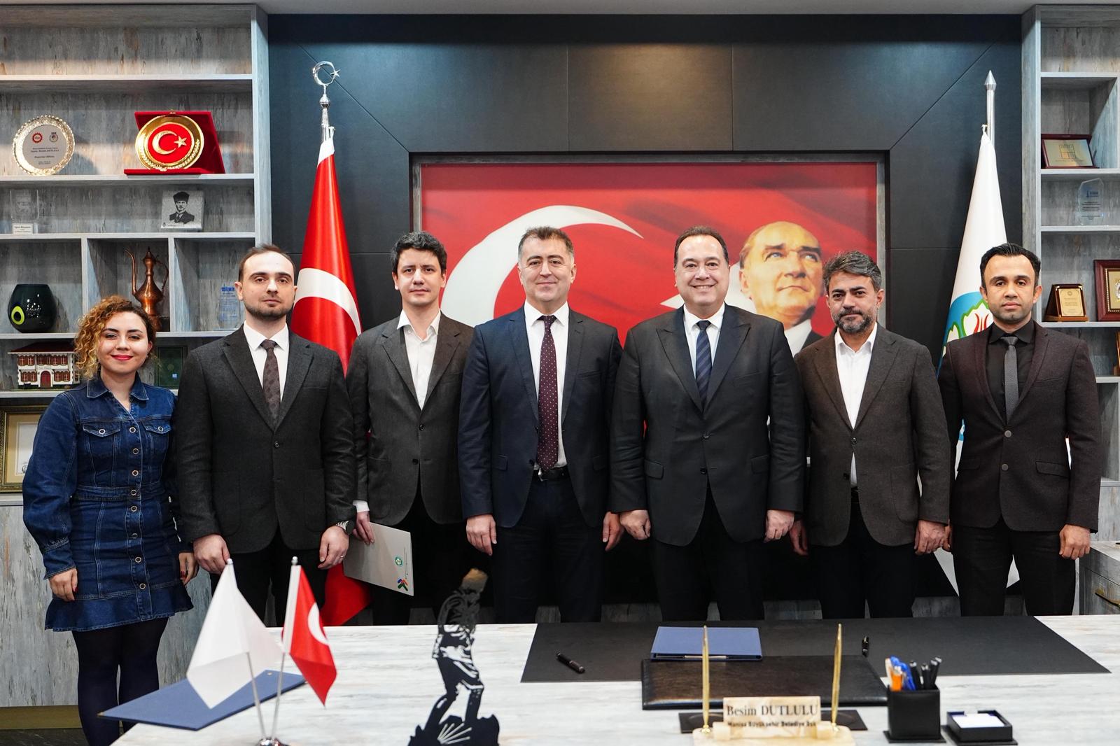 Manisa'nın Sesi Küresel Platformlarda Yükselecek: Besim Dutlulu'dan İki Büyük İmza