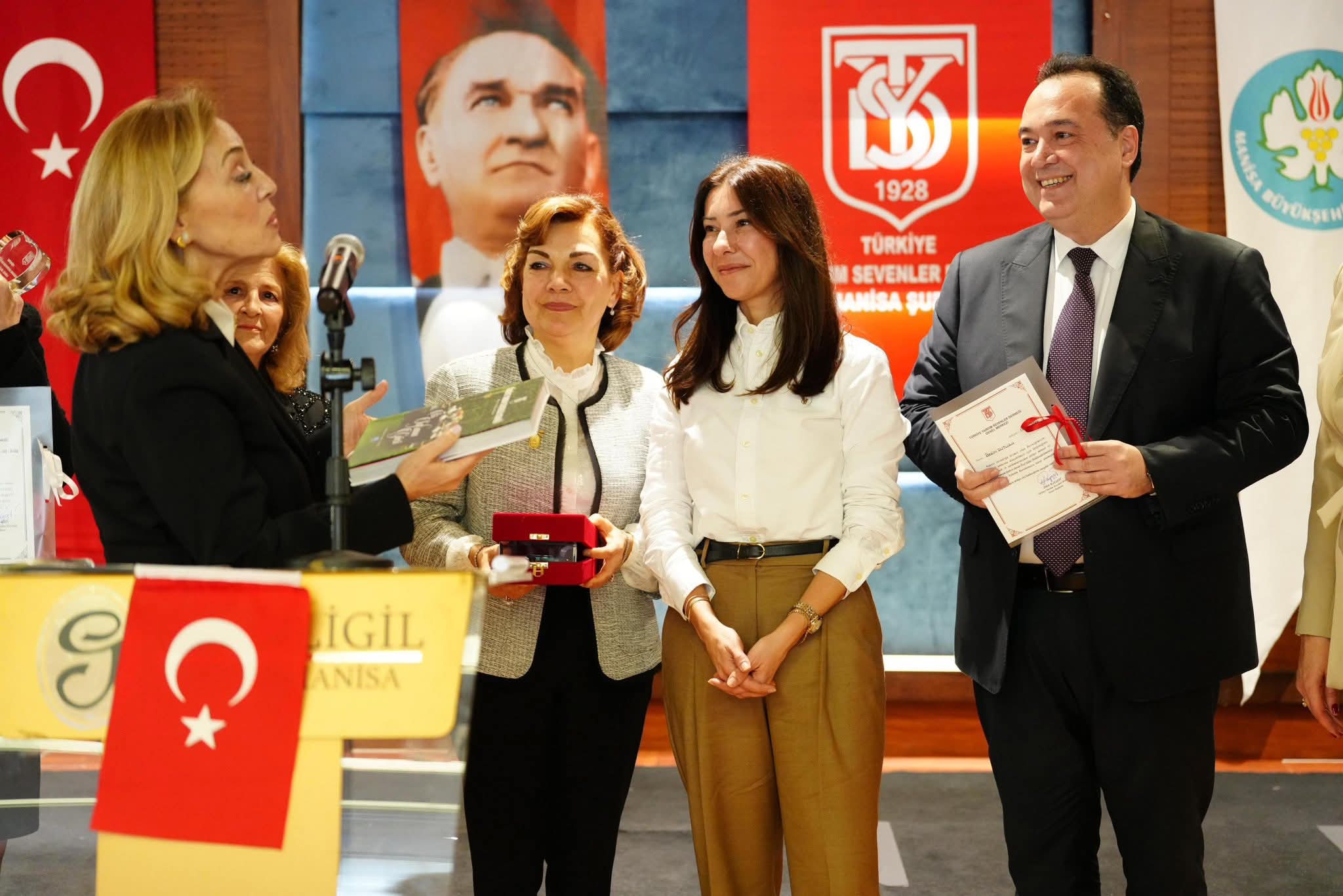 Yardımseverlikte 98 Yıllık Gurur: Türkiye Yardım Sevenler Derneği Manisa’da Coşkuyla Kutlandı