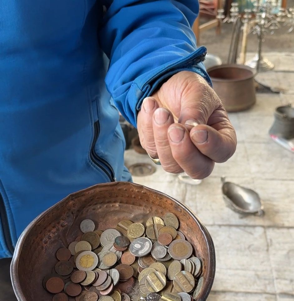 Manisa Bit Pazarı'ndaki Bu Esnaf Çöpten Alıyor, Hazineye Dönüştürüyor!