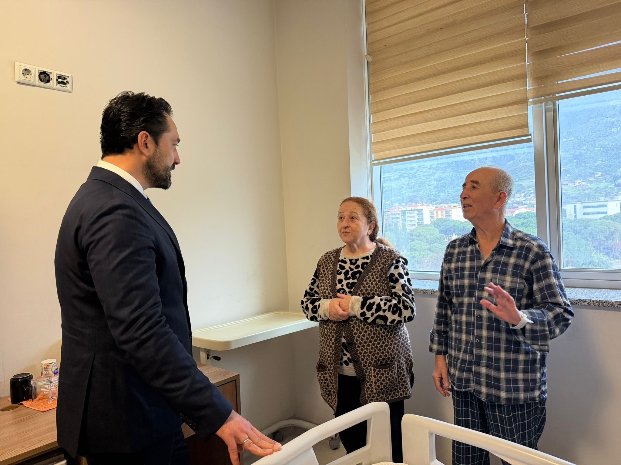 Mücahit Arınç’tan Manisa’da Yoğun Mesai Hastalara Ziyaret, Kurumlarla İstişare (1)