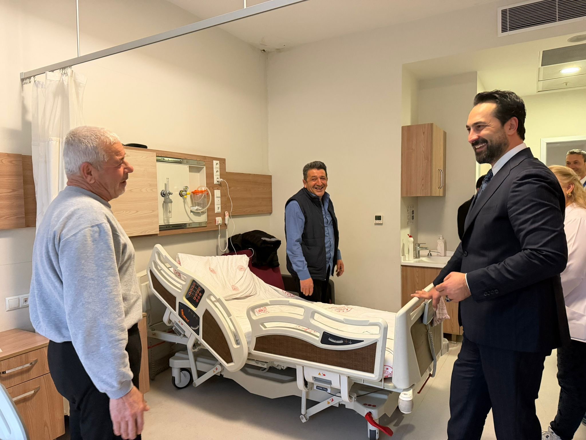 Mücahit Arınç’tan Manisa’da Yoğun Mesai Hastalara Ziyaret, Kurumlarla İstişare (4)