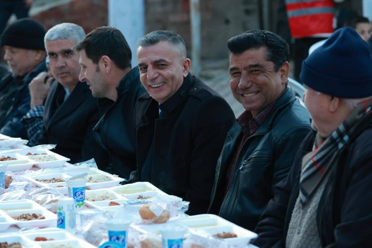 Sancaklıbozköy’de İftar Sofrası Kuruldu Başkan Şimşek Vatandaşla İftar Sofrasında Buluştu-1