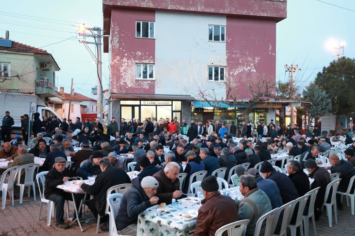 Sancaklıbozköy’de İftar Sofrası Kuruldu Başkan Şimşek Vatandaşla İftar Sofrasında Buluştu 2