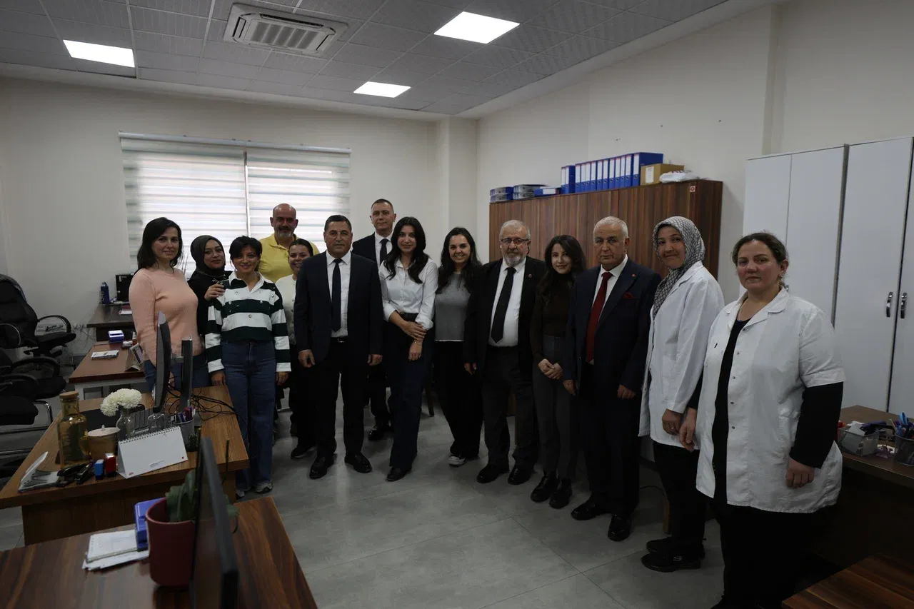 Yunusemre Belediyesi’nde Bayramlaşma Başkan Yardımcıları Personelle Buluştu (8)