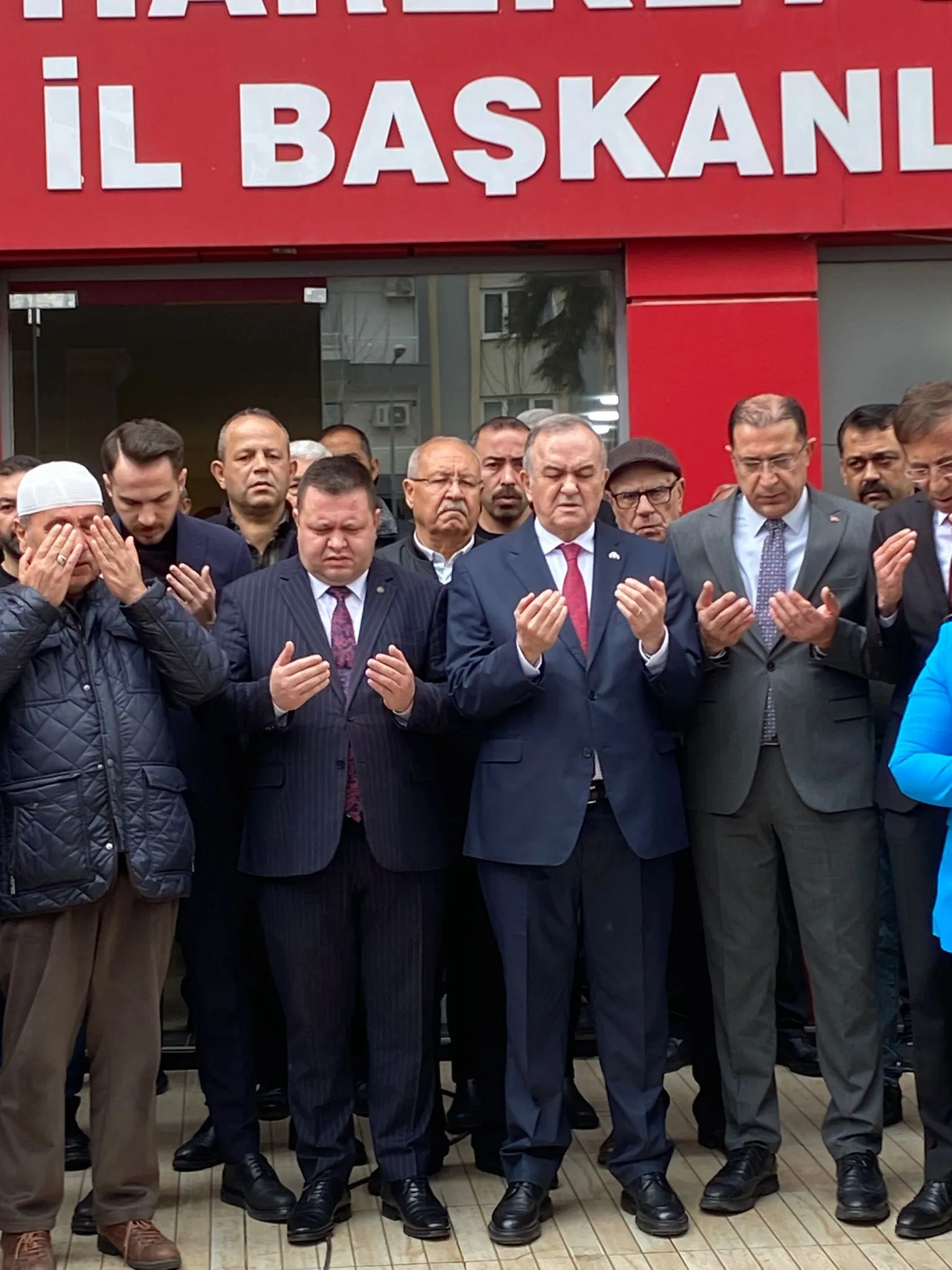 Mhp Manisa Teskilatindan Alparslan Turkes Icin Lokma Hayri 1 69D258E885737