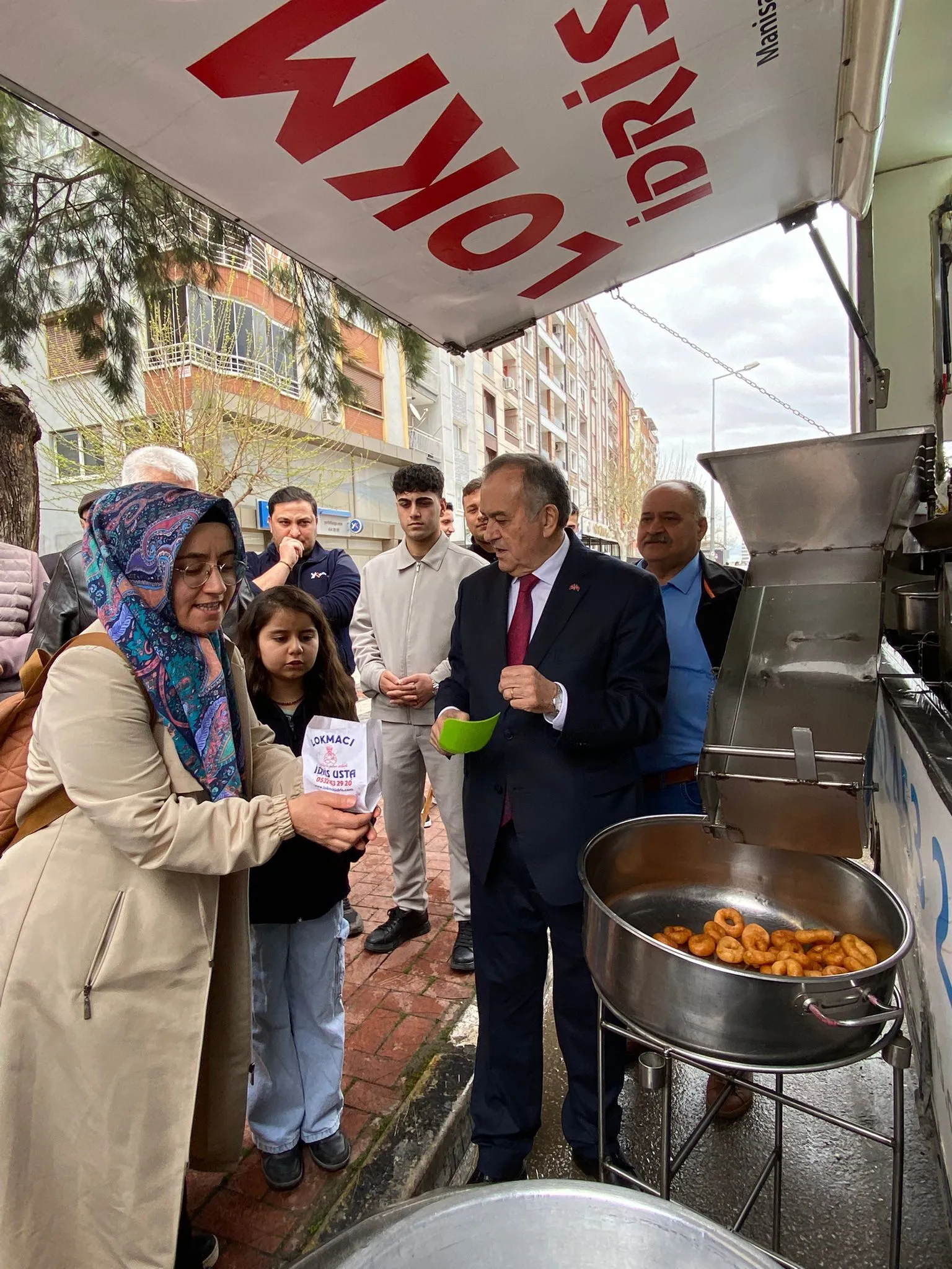 Mhp Manisa Teskilatindan Alparslan Turkes Icin Lokma Hayri 2 69D258E88933E
