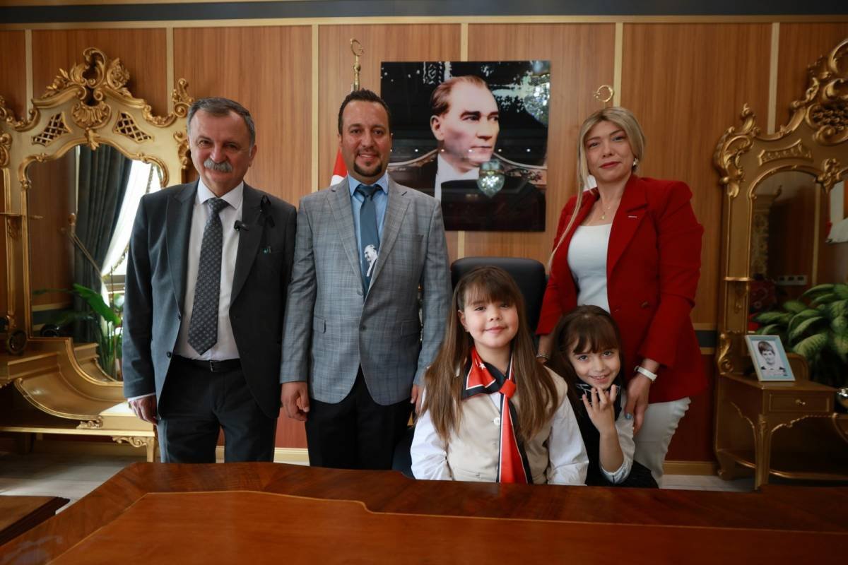 Başkan Balaban 23 Nisan'da Koltuğunu Çocuklara Devretti