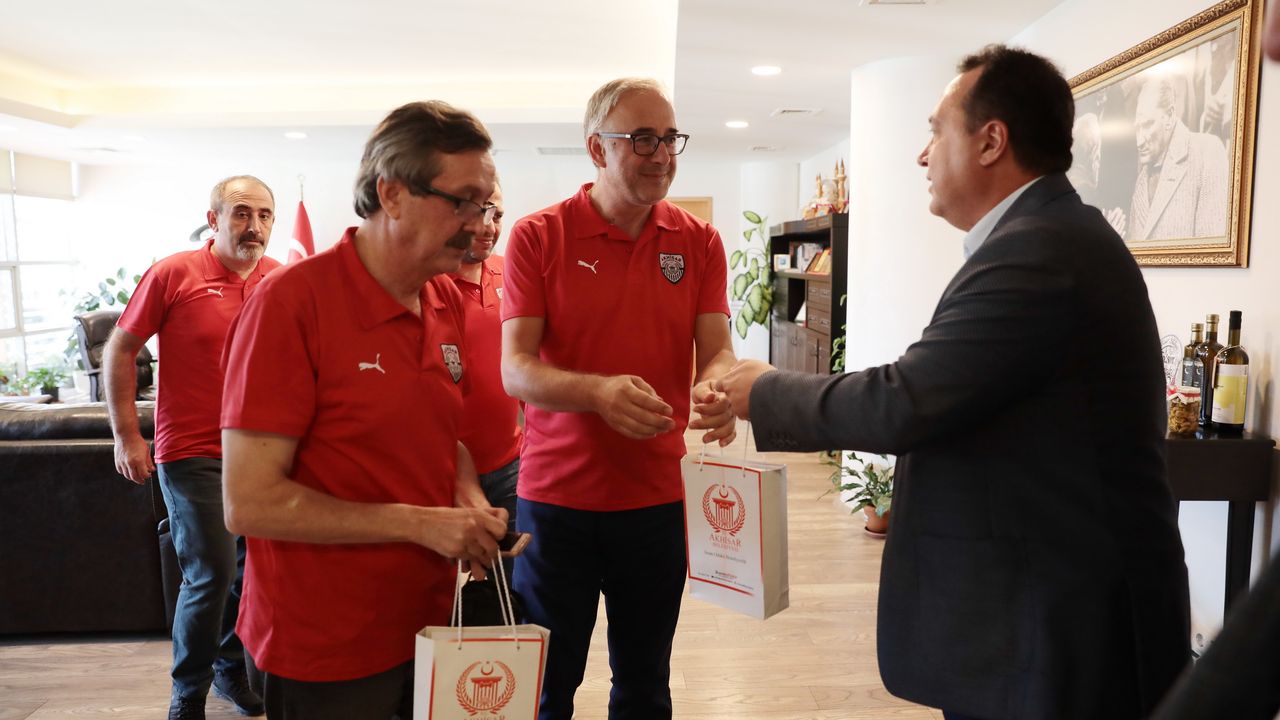 Akhisar Belediyespor Briç takımı Eskişehir’den başarılı döndü