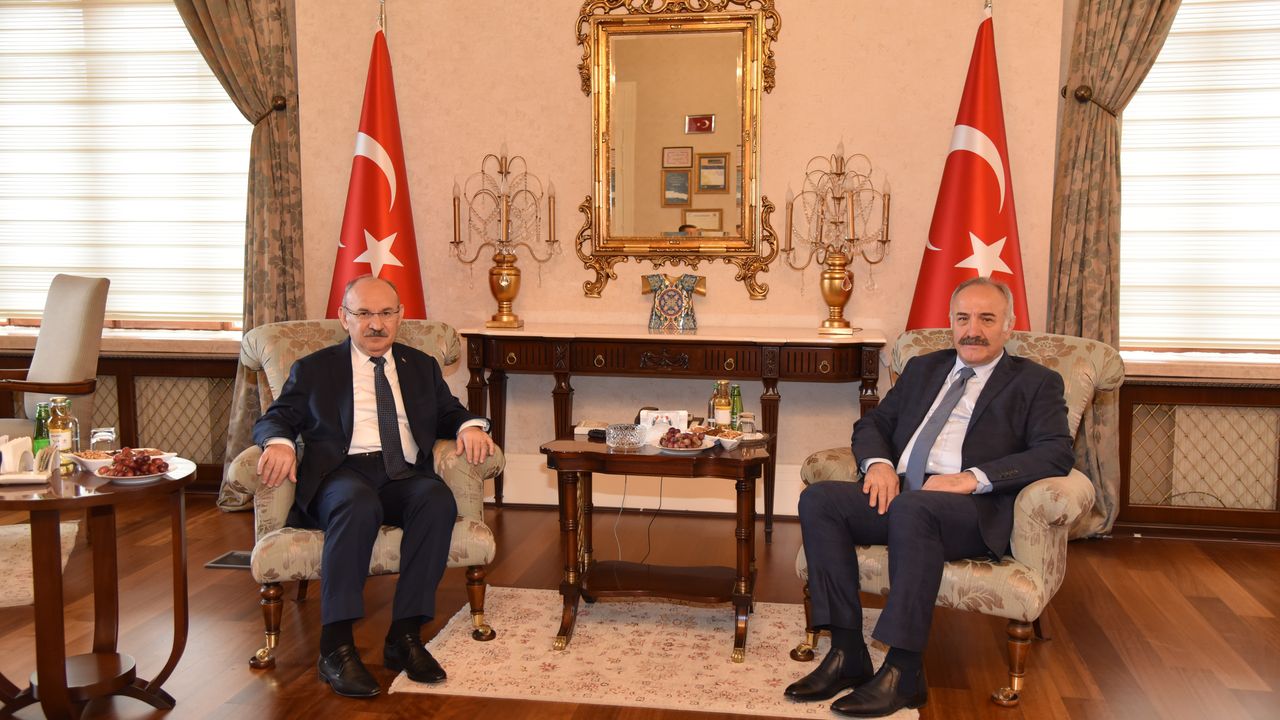 Milli Güvenlik Kurulu Genel Sekreteri Seyfullah Hacımüftüoğlu Vali Karadeniz’i ziyaret etti