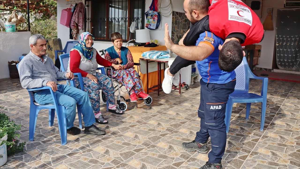 Türk Kızılay ve AFAD'tan yatağa bağımlı hasta yakınları için "Sevdiklerim Güvende" projesi