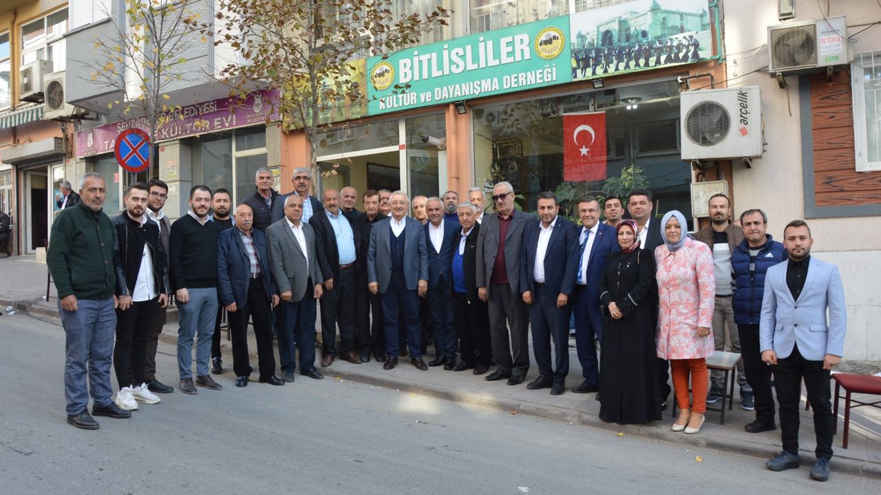 AK Parti'li Nasır Bitlisliler Derneğini Ziyaret Etti