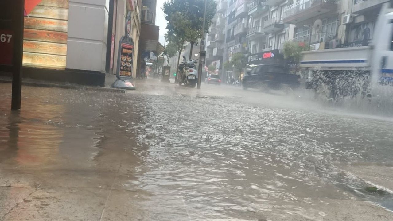 Manisa'da yağmur etkili oldu.