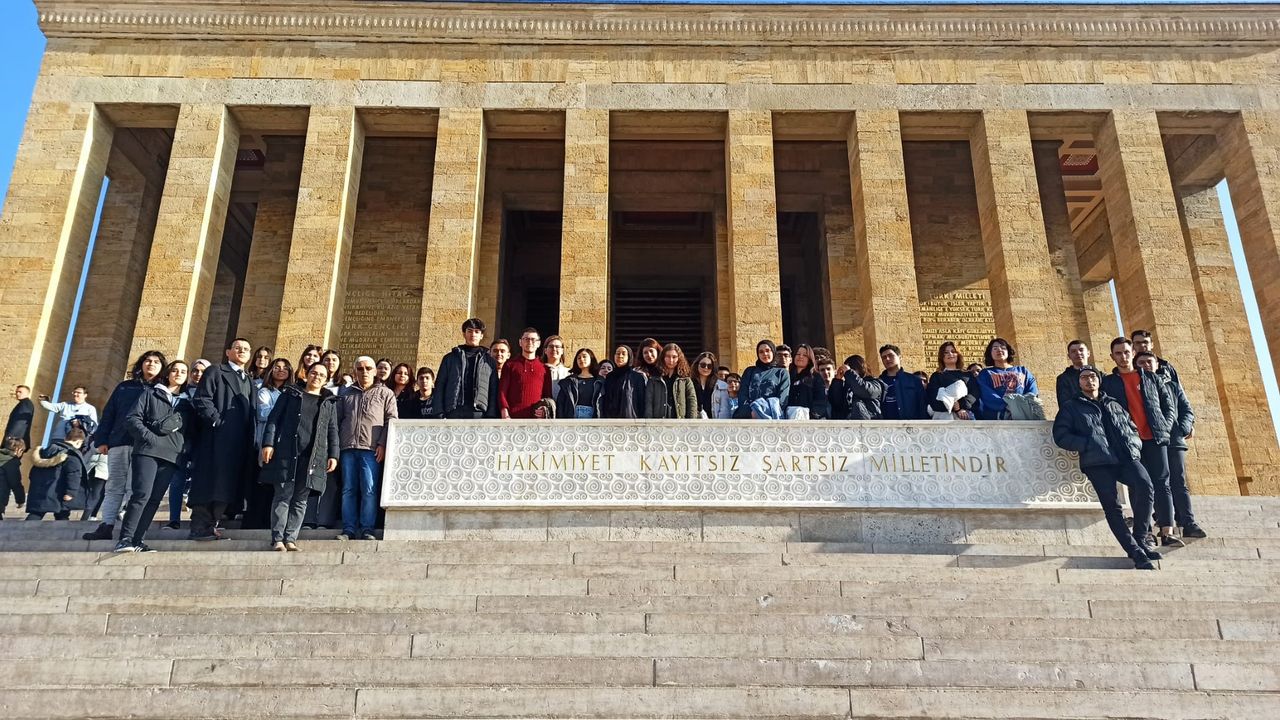 Salihlili gençler Ankara’da Anıtkabir ve tarihi yerleri gezdi