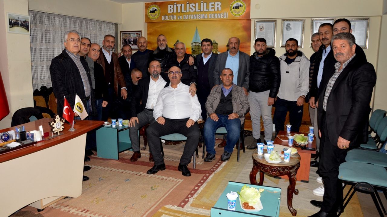 Manisa Bitlisliler Kültür ve Dayanışma Derneği, çiğ köfte gecesi düzenledi
