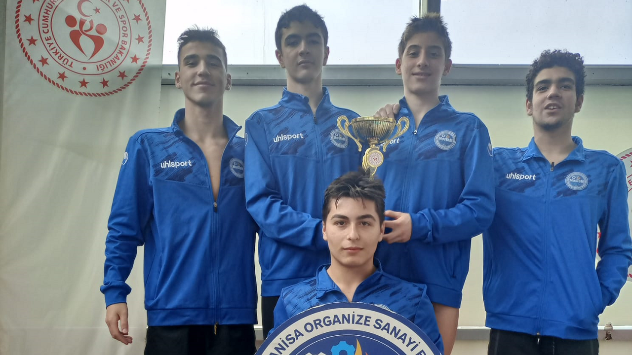 MOSTEM Okullar arası yüzmede madalyaları topladı 22 altın,4 gümüş ve 4 bronz