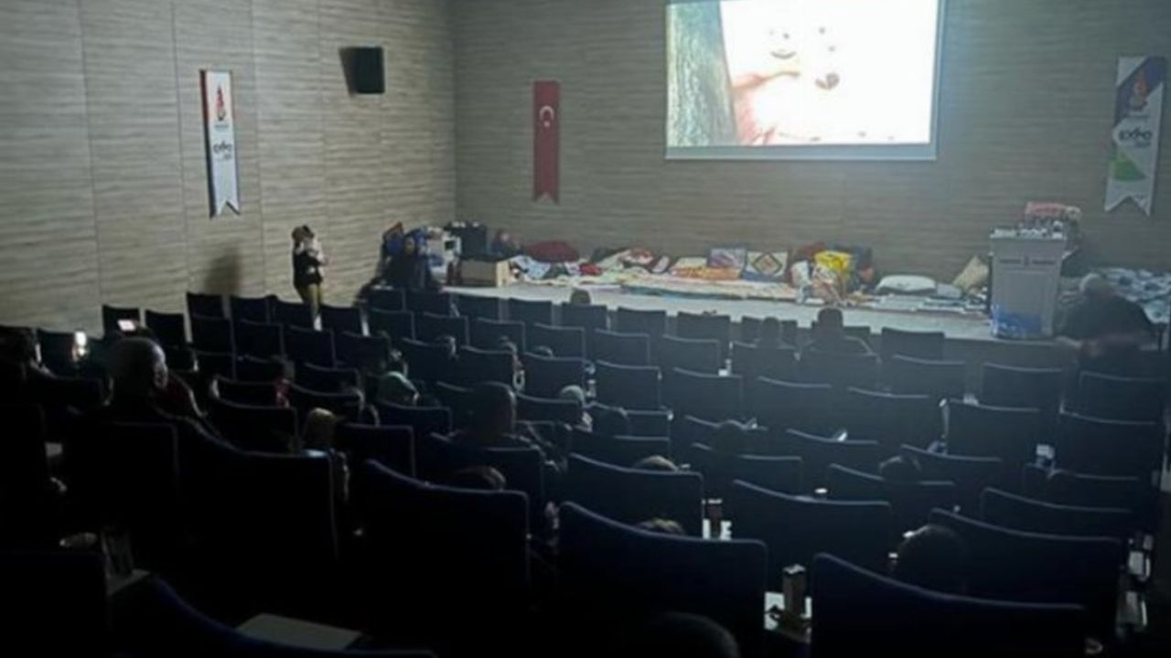 Bursa İnegöl'den Kahramanmaraşlı çocuklara sinema sürprizi
