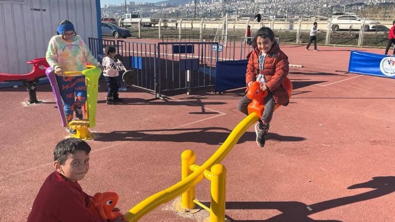 Kayseri Melikgazi'den deprem bölgesine çocuk parkı