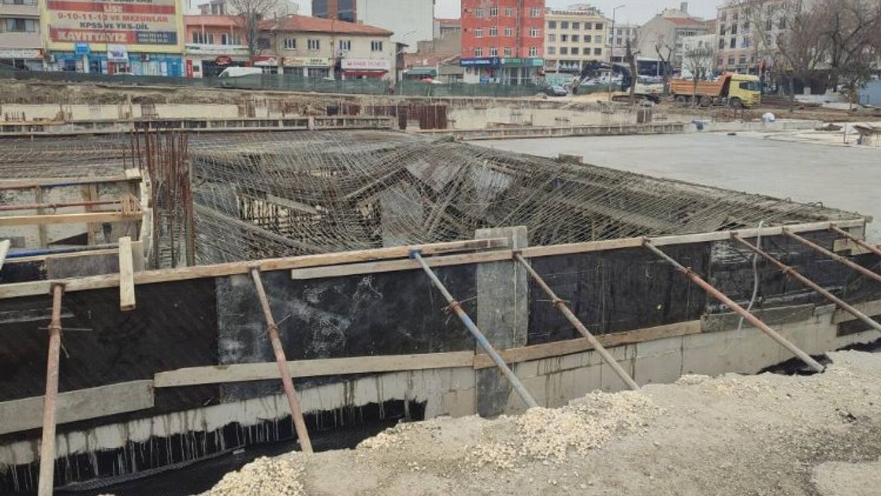 Keşan Belediyesi'ne ait otopark inşaatı çöktü