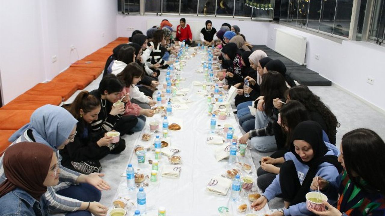 Konya'da 'Medeniyet Akademileri'nde Ramazan ruhu