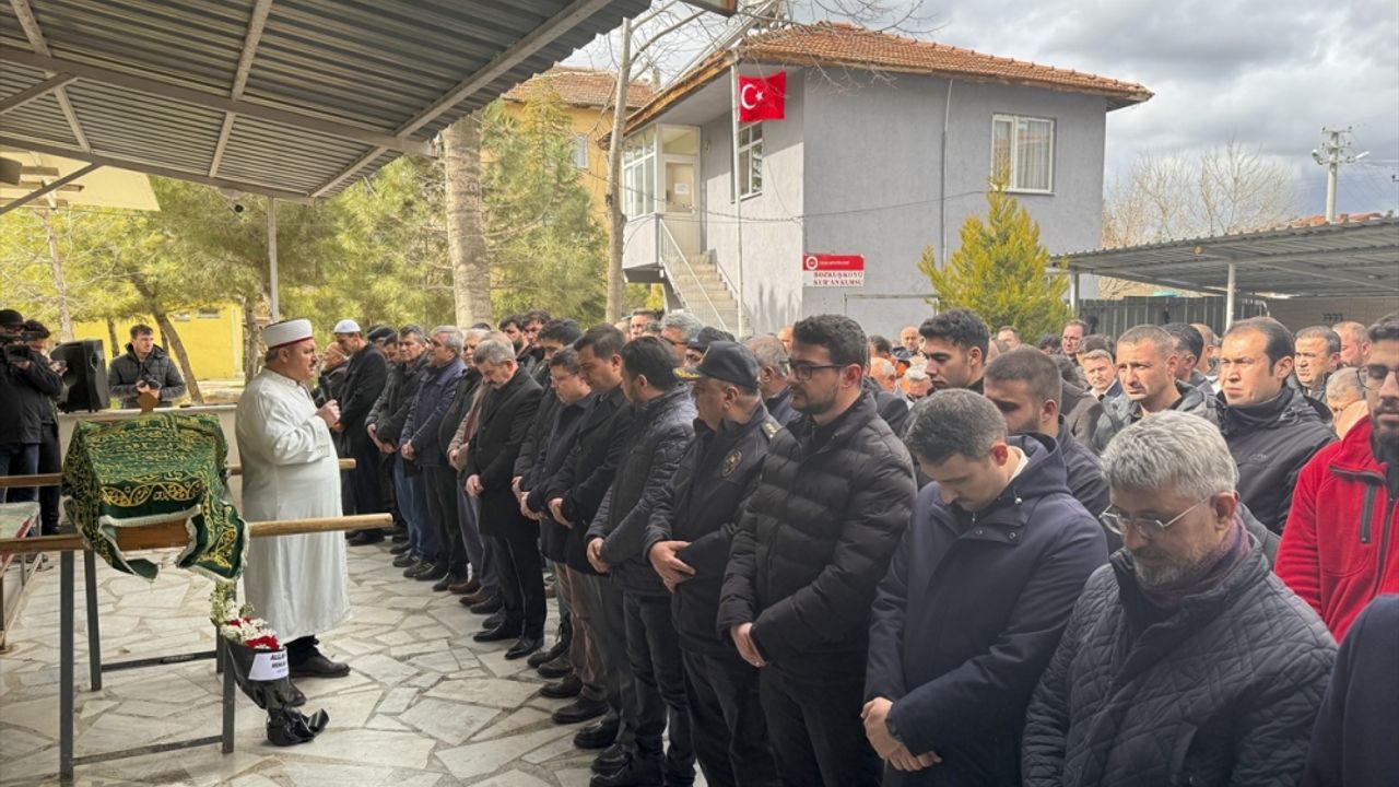 AK Parti Uşak Milletvekili Tuğrul'un vefat eden kayınpederi toprağa verildi