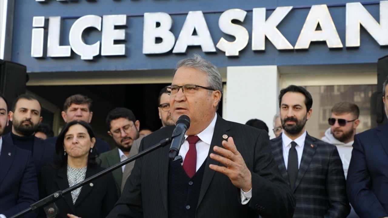 AK Parti Yunusemre Belediye Başkan adayı Dr. Mehmet Çerçi, seçim çalışmalarına başladı