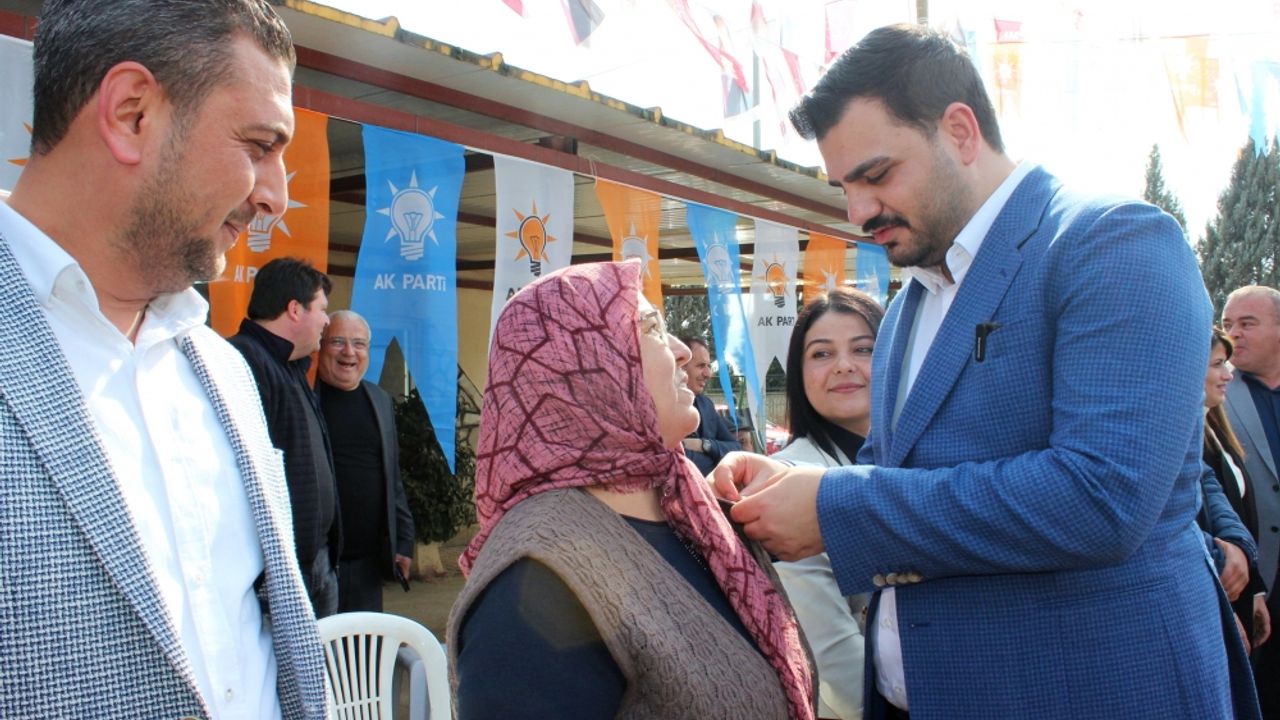 AK Parti'li İnan, Ödemiş'te partisine katılanlar için düzenlenen törene katıldı