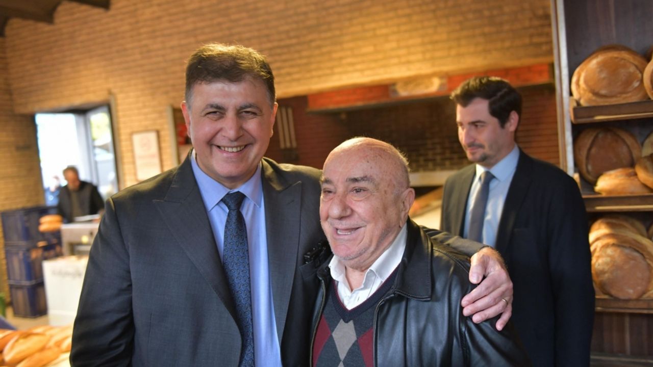 İzmir Büyükşehir Belediye Başkanı adayı Tugay, seçim çalışmalarını sürdürdü