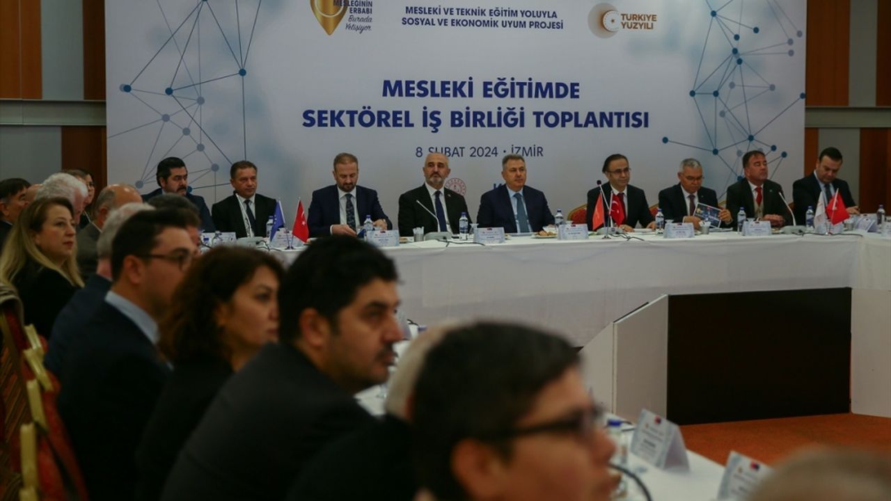 İzmir'de "Mesleki Eğitimde Sektörel İş Birliği Toplantısı" düzenlendi