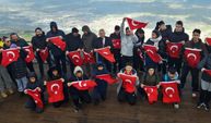 İstiklal Marşı Spil Dağı zirvede yankılandı