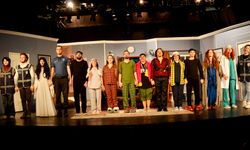 Manisa Büyükşehir Belediyesi Şehir Tiyatrosu Perdelerini Açtı