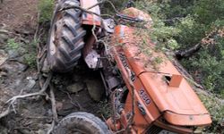 Manisa'da uçuruma yuvarlanan traktörün sürücüsü yaralandı