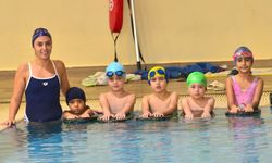 Yunusemreli çocuklar kışın da yüzme öğreniyor
