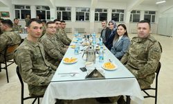 Afyonkarahisar Valisi Kübra Güran Yiğitbaşı Mehmetçikle iftar yaptı